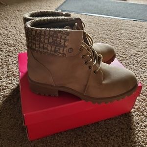 Women's size 8.5 boots